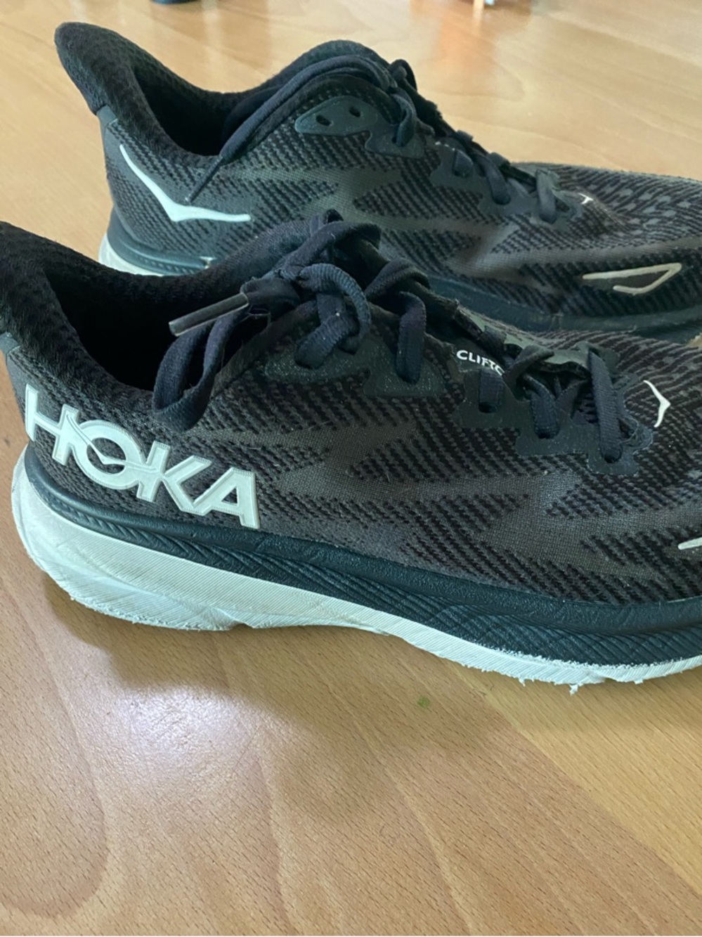Hoka Clifton 9 Running Shoes Size 7 B